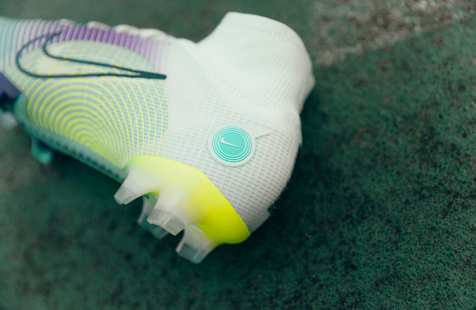 Ra mắt giày Nike MDS 005