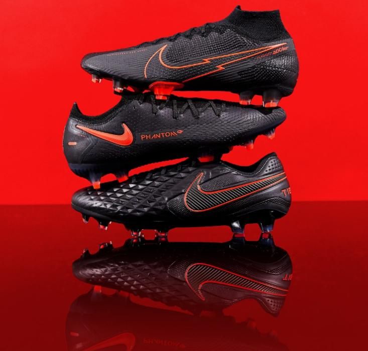 giày Nike Black x Chile Red