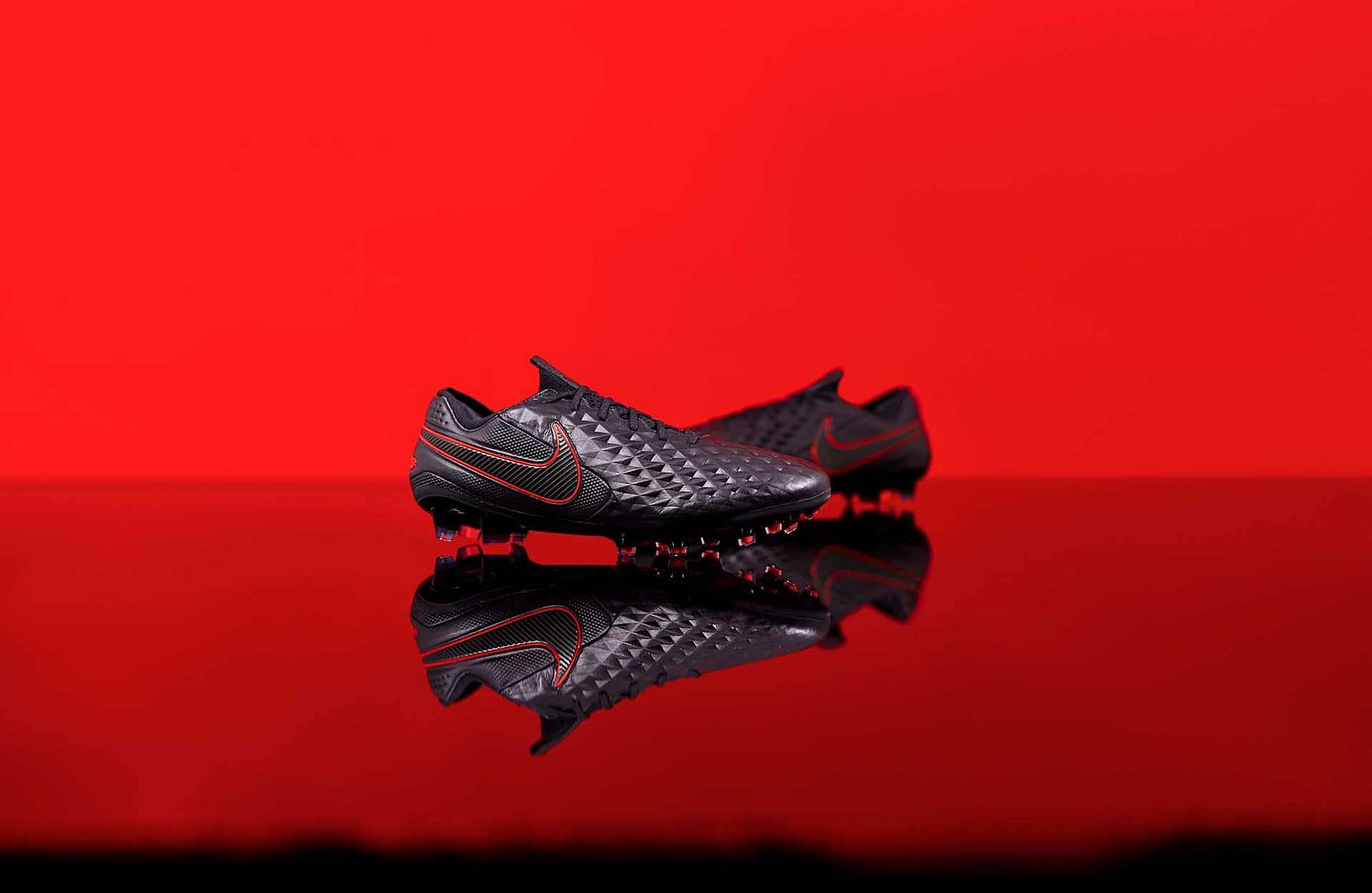 giày Nike Black x Chile Red