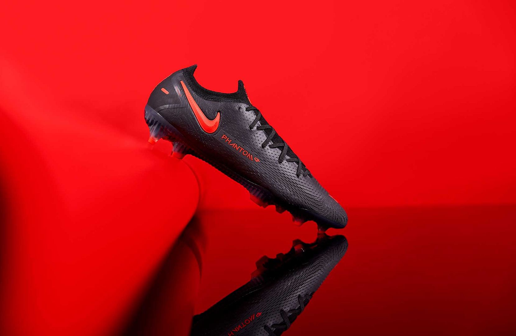 giày Nike Black x Chile Red