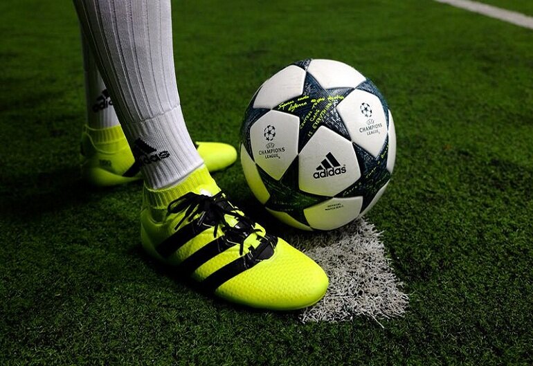 Giới thiệu giày bóng đá Adidas chính hãng