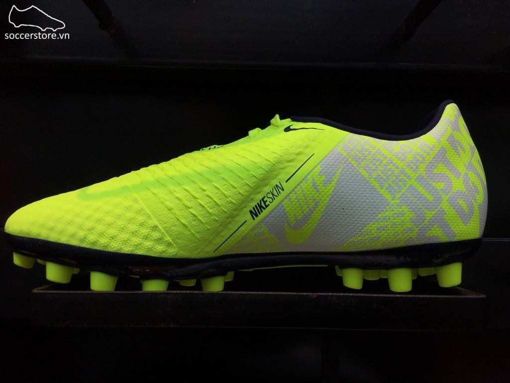 Nên chọn giày đá bóng Nike hay Adidas?
