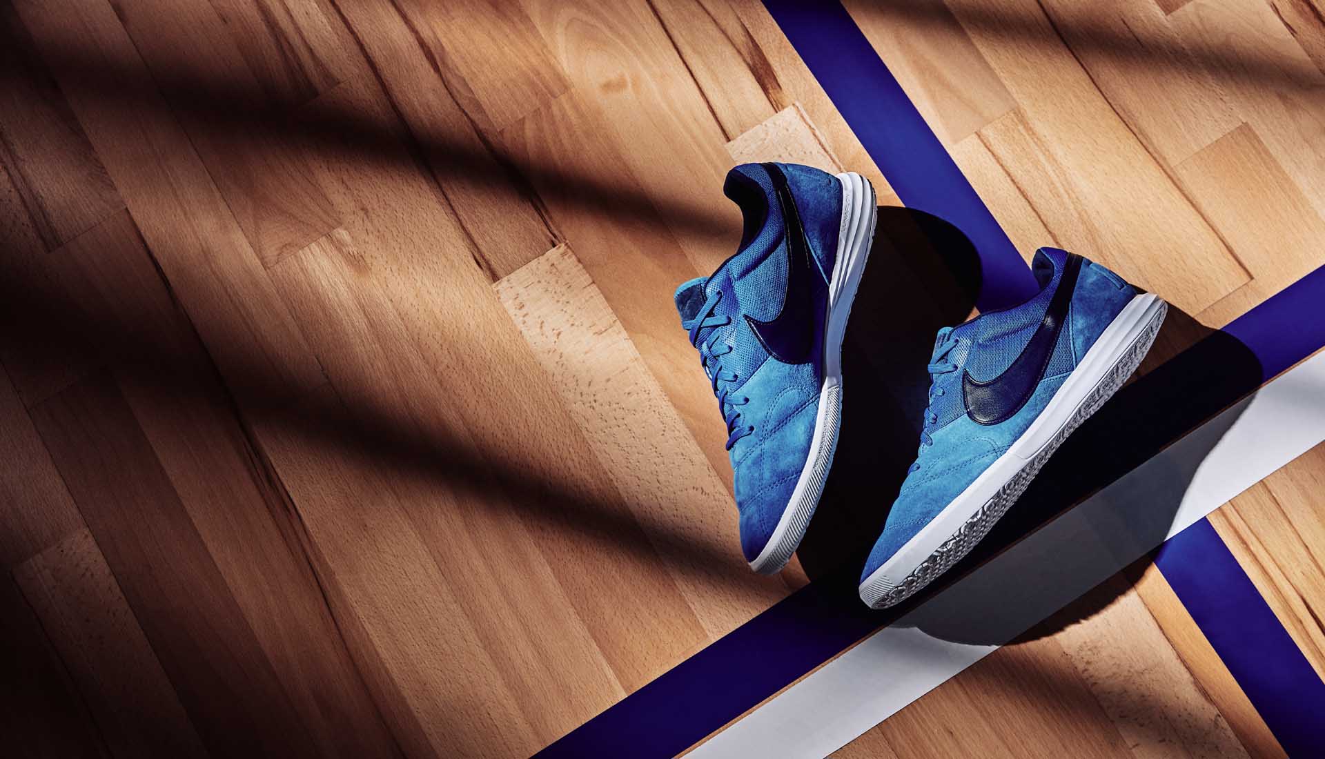 giày đá bóng Nike Skycourt