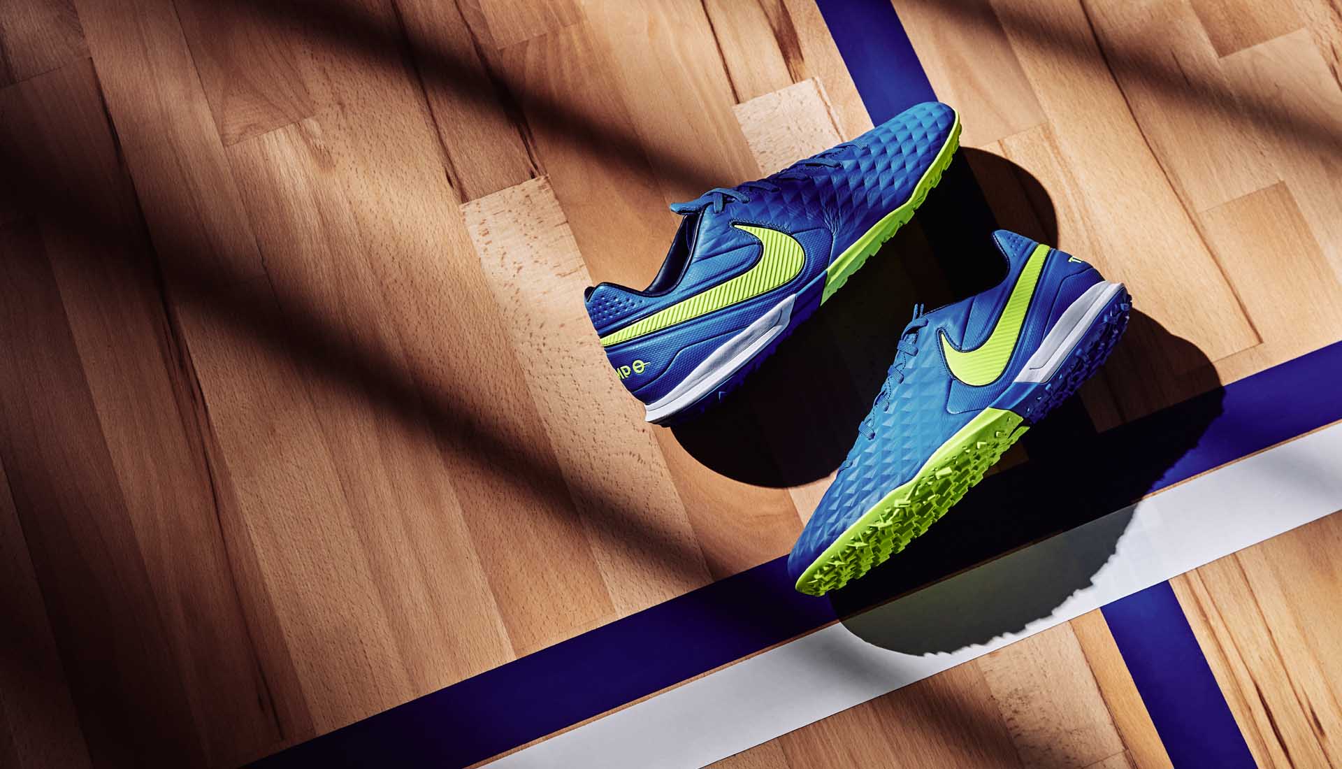 giày đá bóng Nike Skycourt