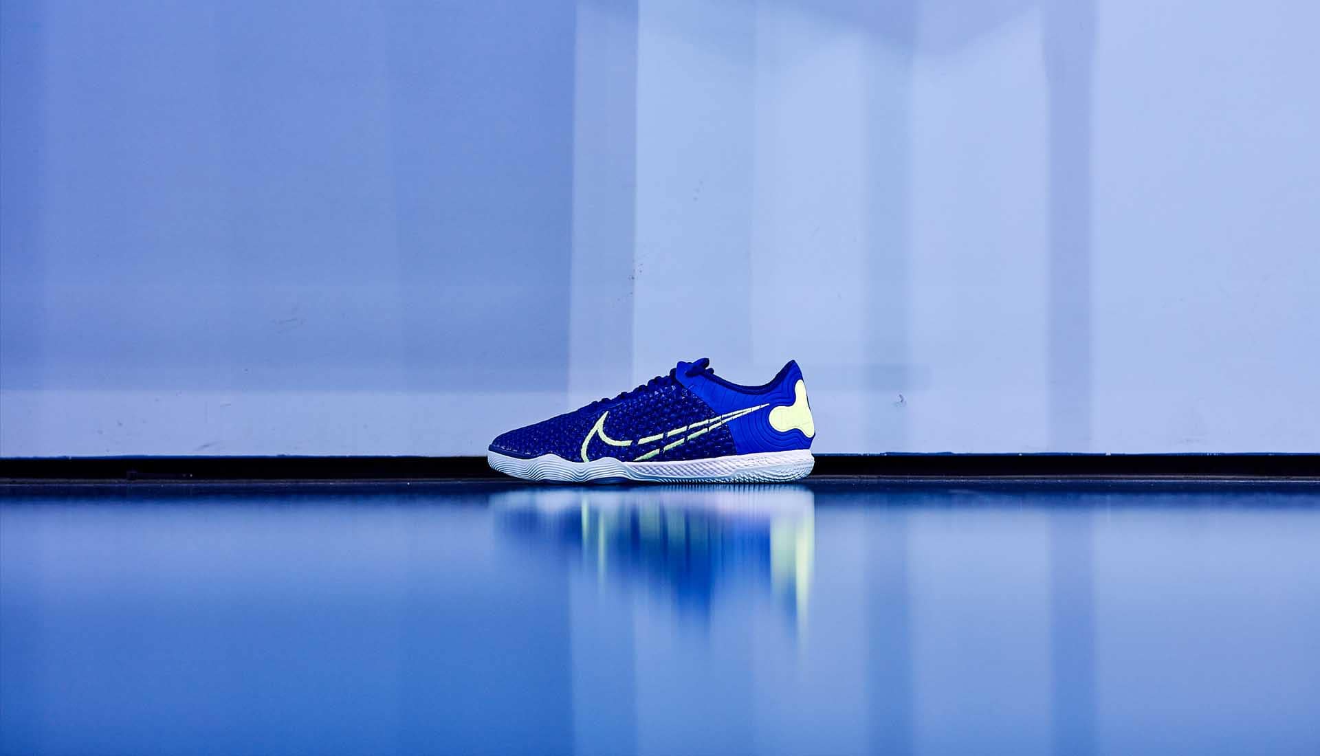 giày đá bóng Nike Skycourt