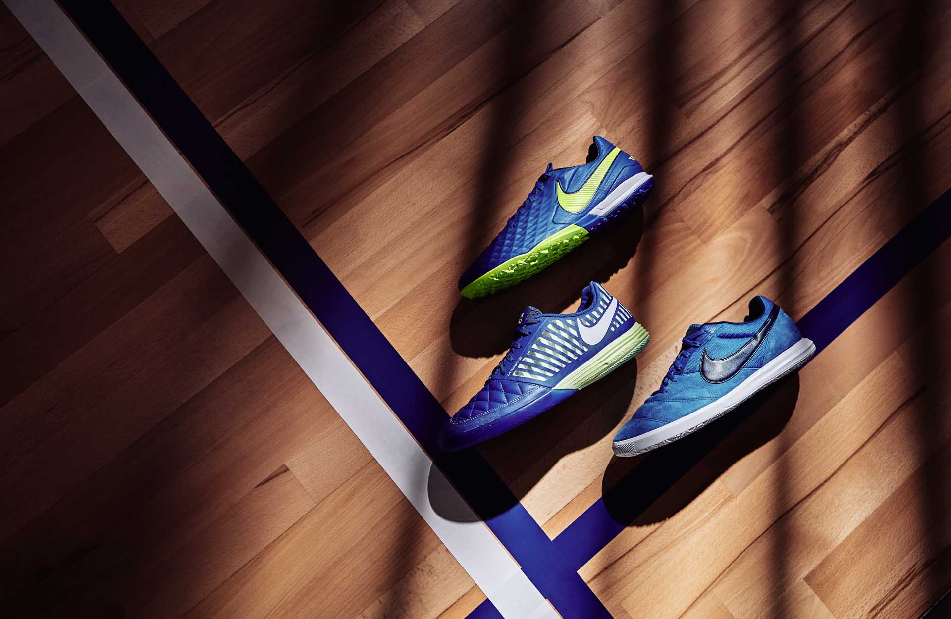 giày đá bóng Nike Skycourt