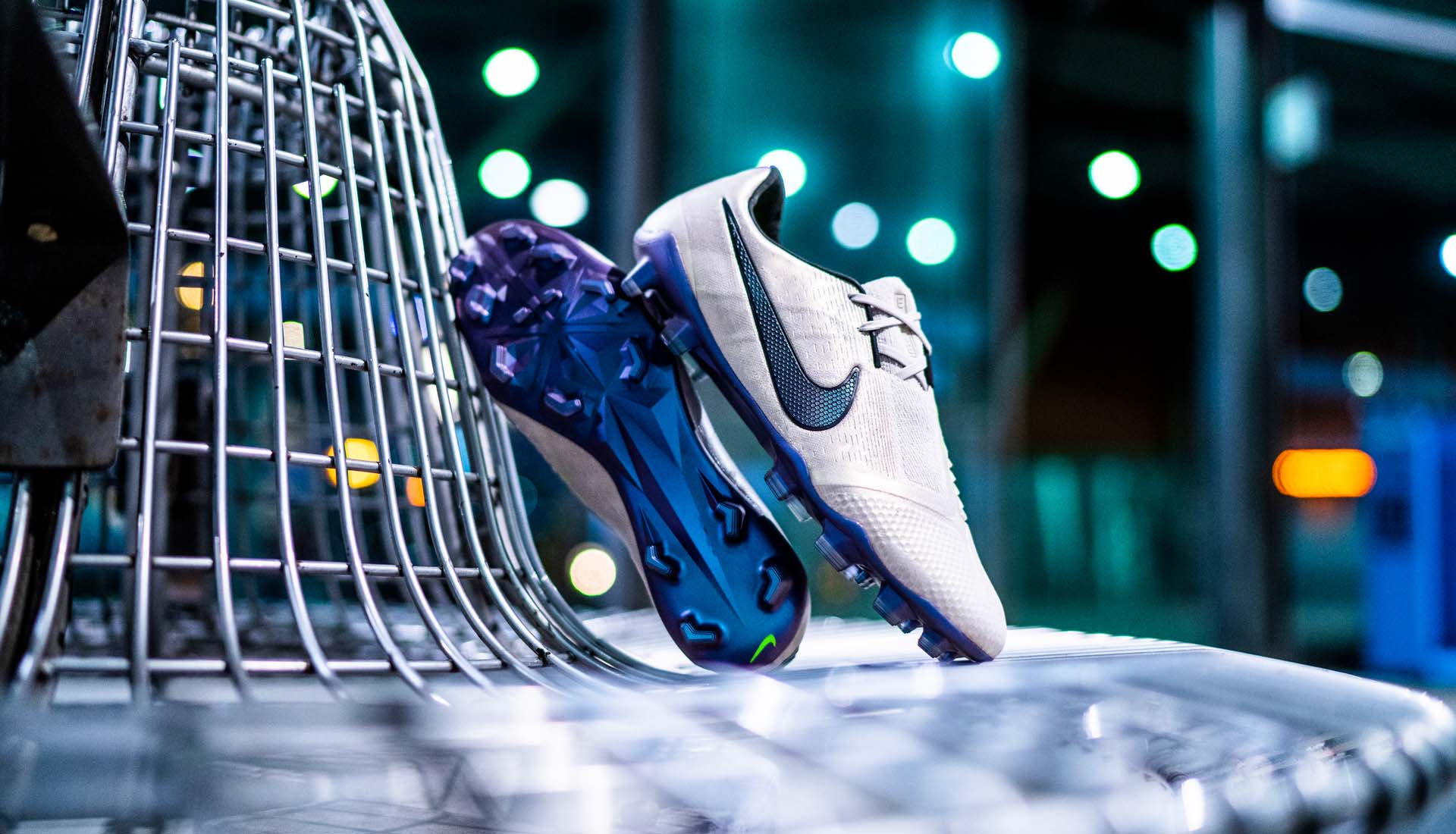 Giày đá bóng Nike Phantom Venom Terra pack