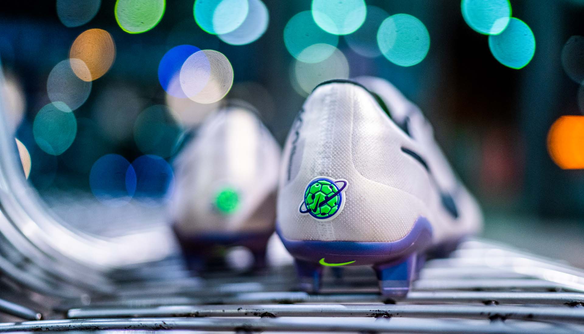Giày đá bóng Nike Phantom Venom Terra pack