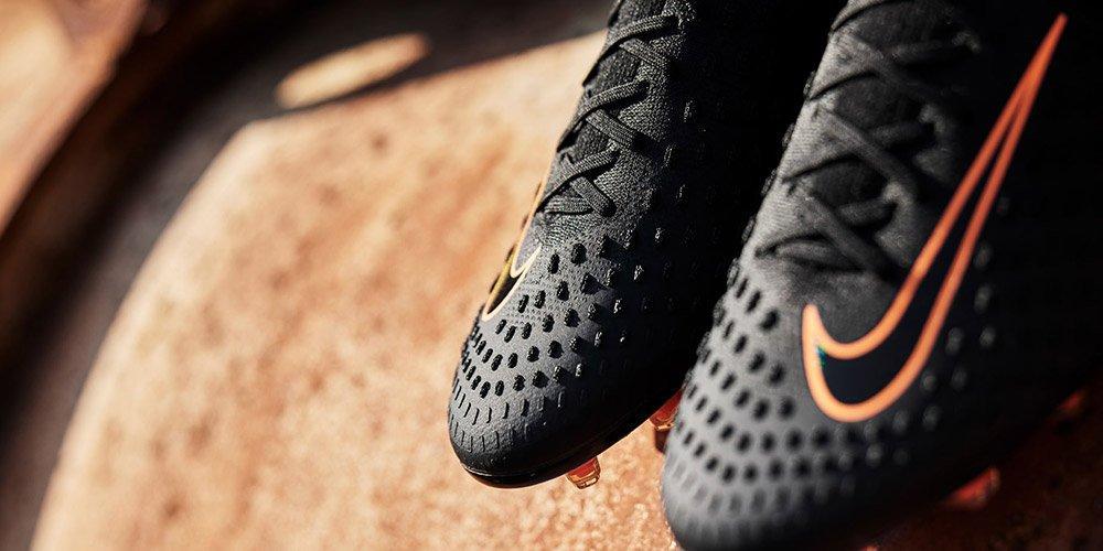 Nike ra mắt Phantom Ultra Venom