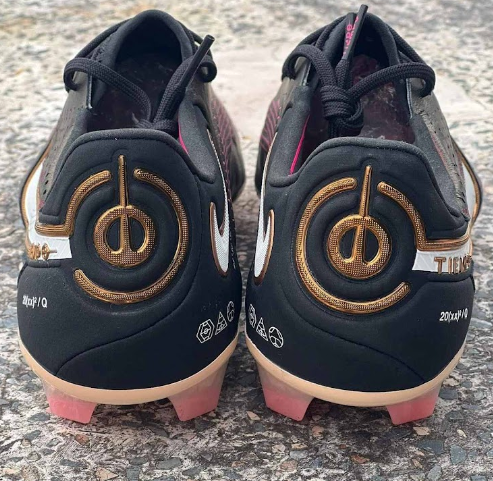 Nike Tiempo Legend 9 màu tím độc đáo ra mắt