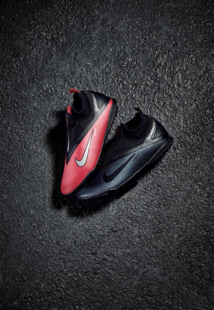 Nike Phantom VSN II 2020 trong bộ sưu tập Nike Future Lab và Nike Kinetic Black