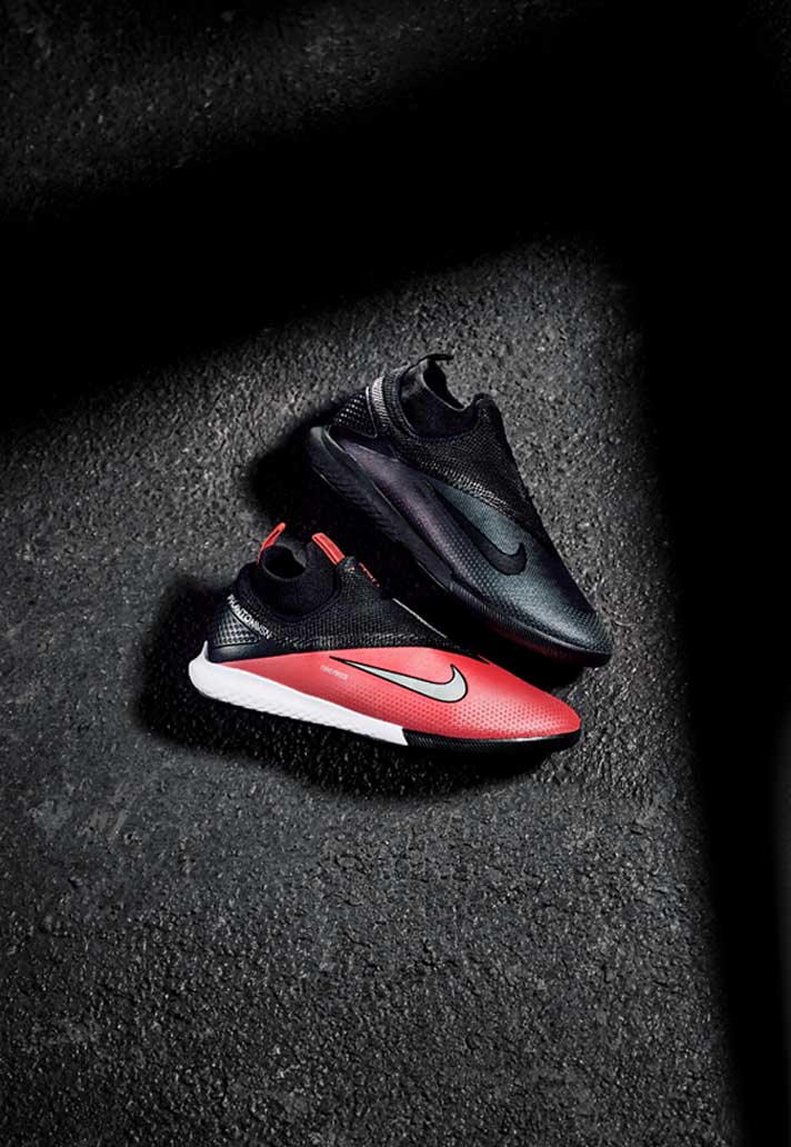 Nike Phantom VSN II 2020 trong bộ sưu tập Nike Future Lab và Nike Kinetic Black