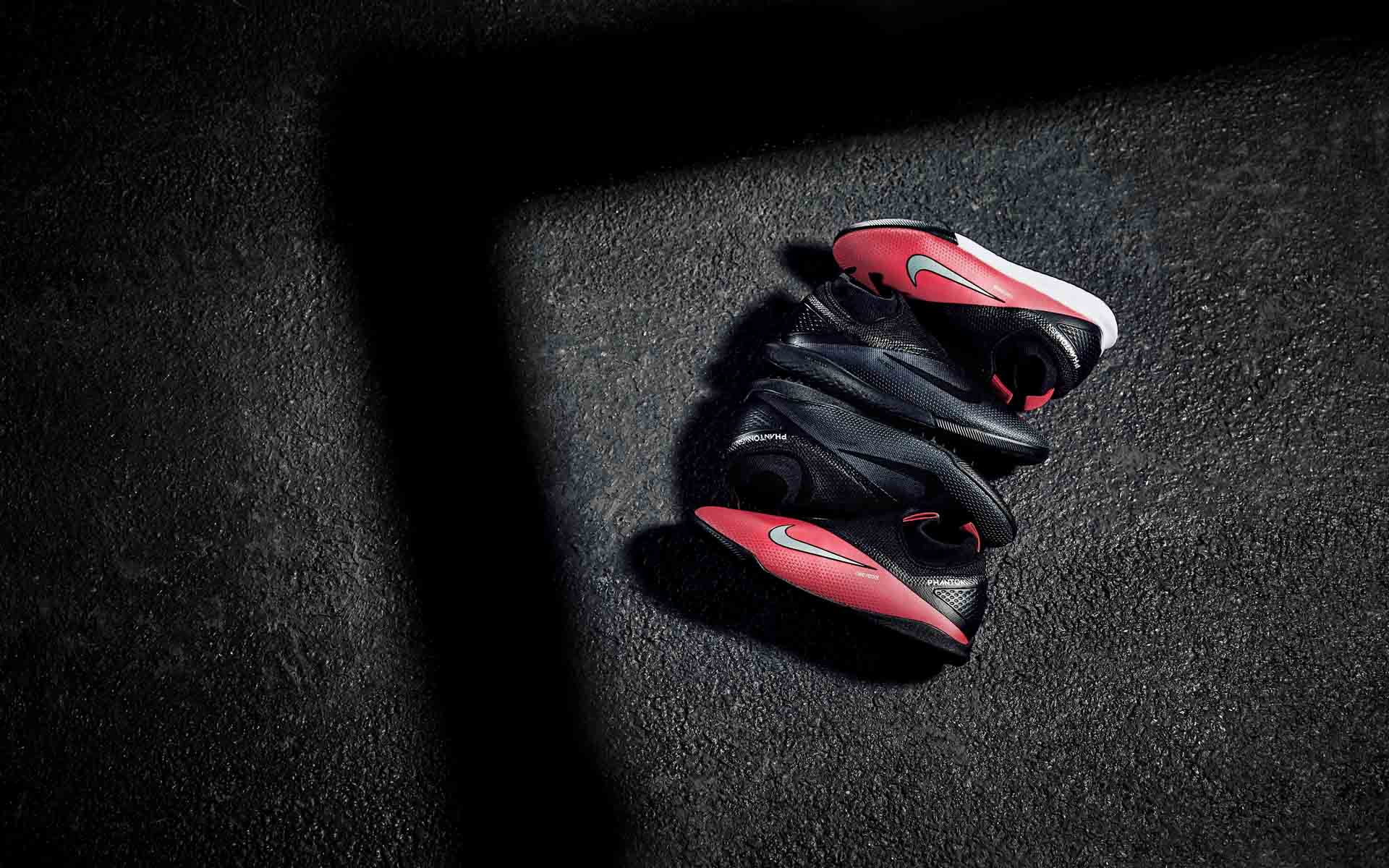 Nike Phantom VSN II 2020 trong bộ sưu tập Nike Future Lab và Nike Kinetic Black