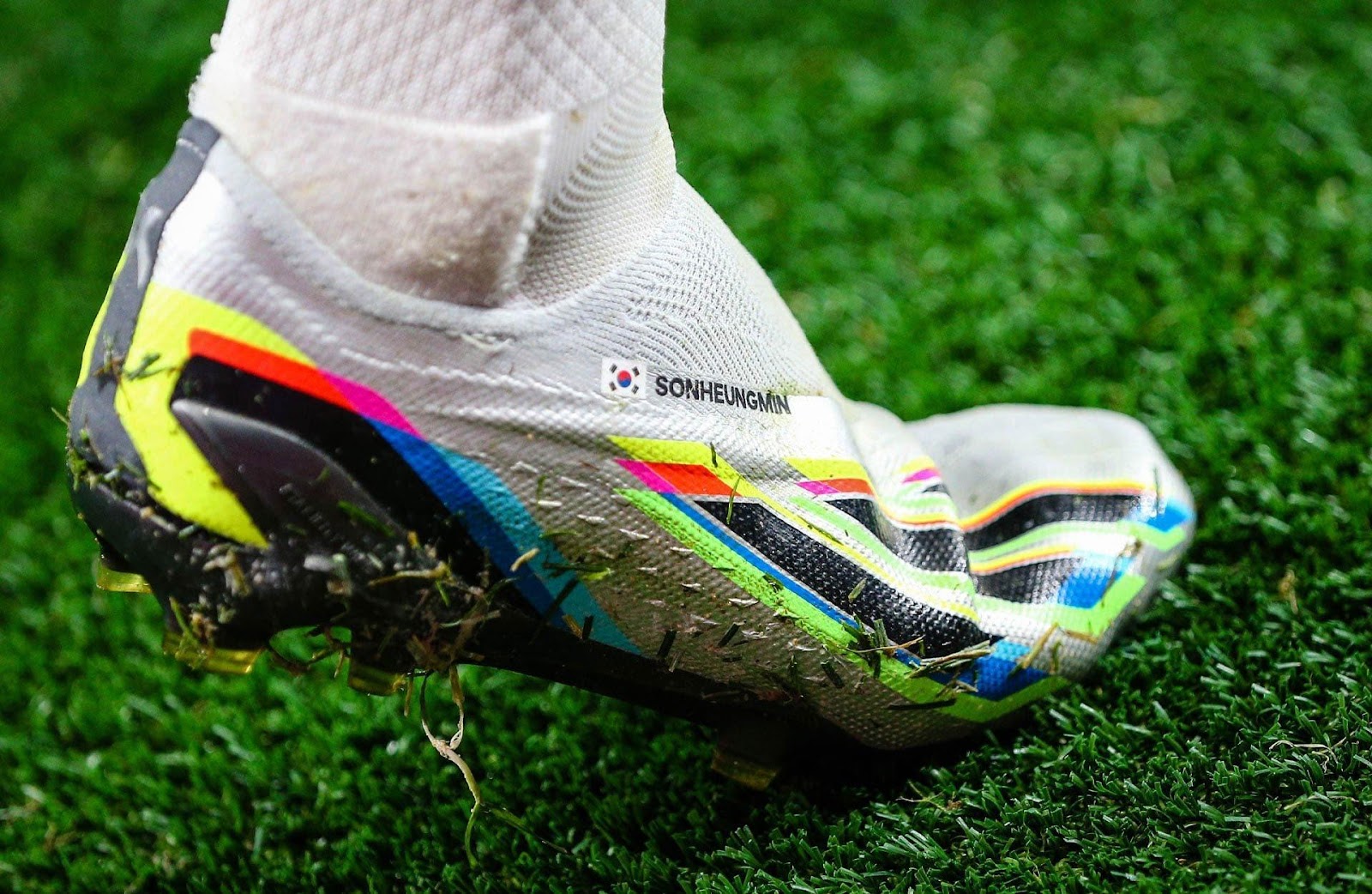 Lộ diện Adidas Predator Edge & X Speedportal mới trong BST Beyond Fast