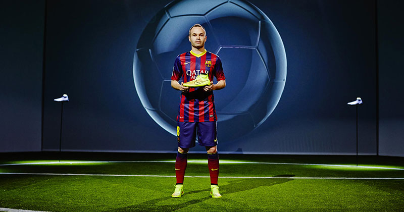 Iniesta khi còn thi đấu luôn sử dụng Nike Magista