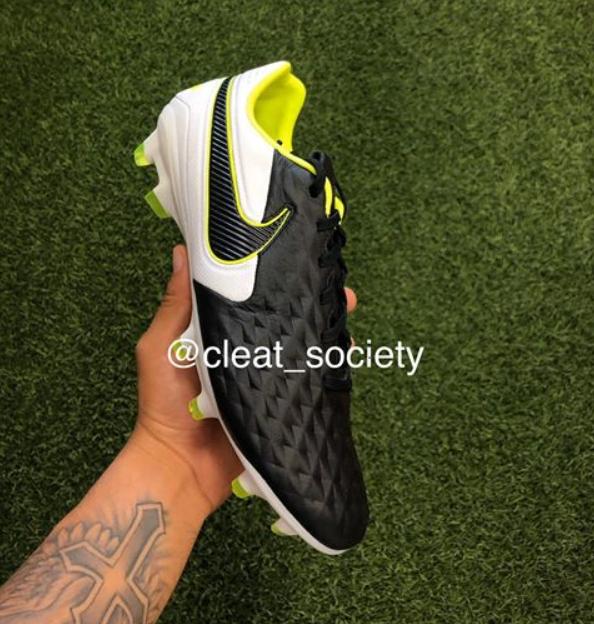 giày bóng đá Nike Tiempo Planet Football