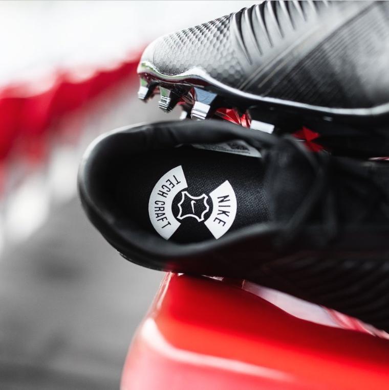 giày đábóng Nike Phantom VNM Tech-Craft