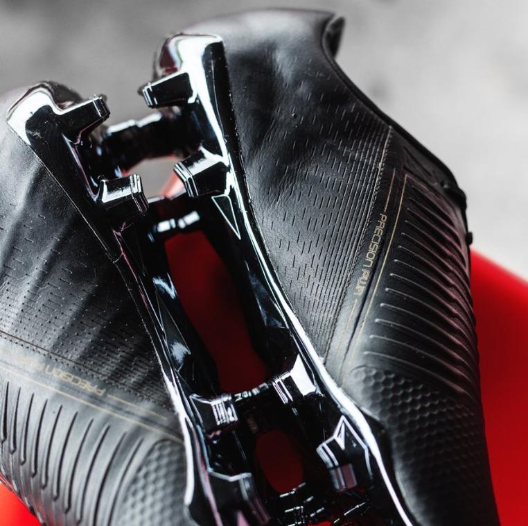 giày đábóng Nike Phantom VNM Tech-Craft