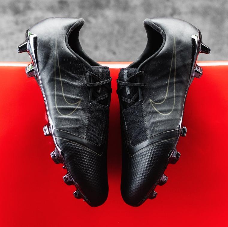 giày đábóng Nike Phantom VNM Tech-Craft