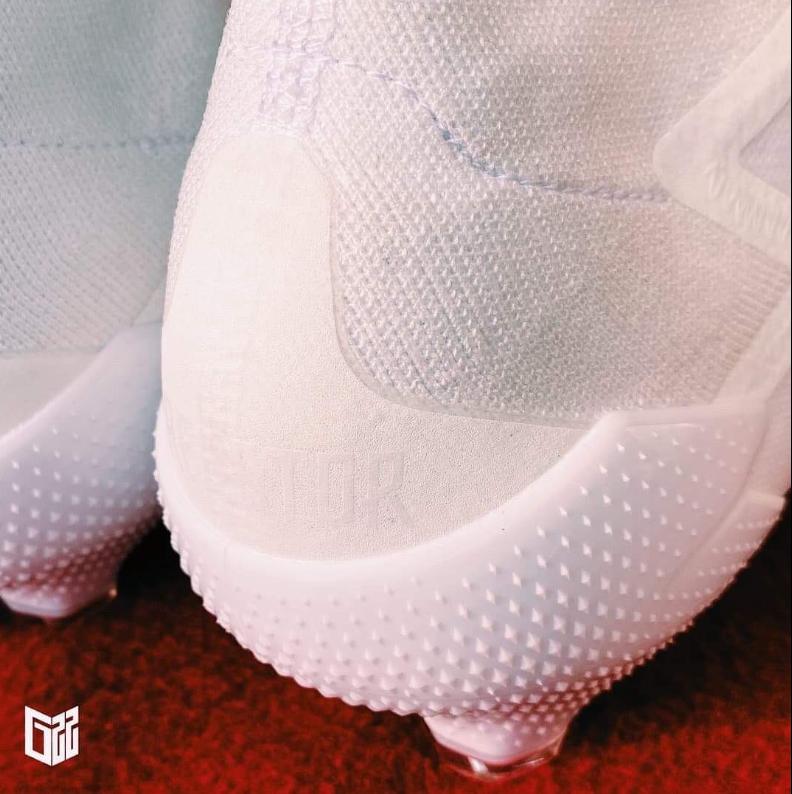 Giày đá bóng Adidas Predator Euro 2020