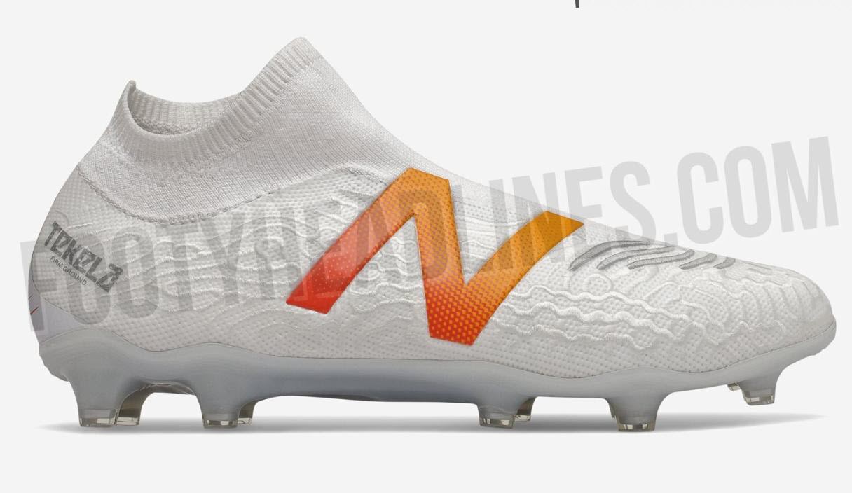Giày đá bóng New Balance không dây cao cổ đầu tiên