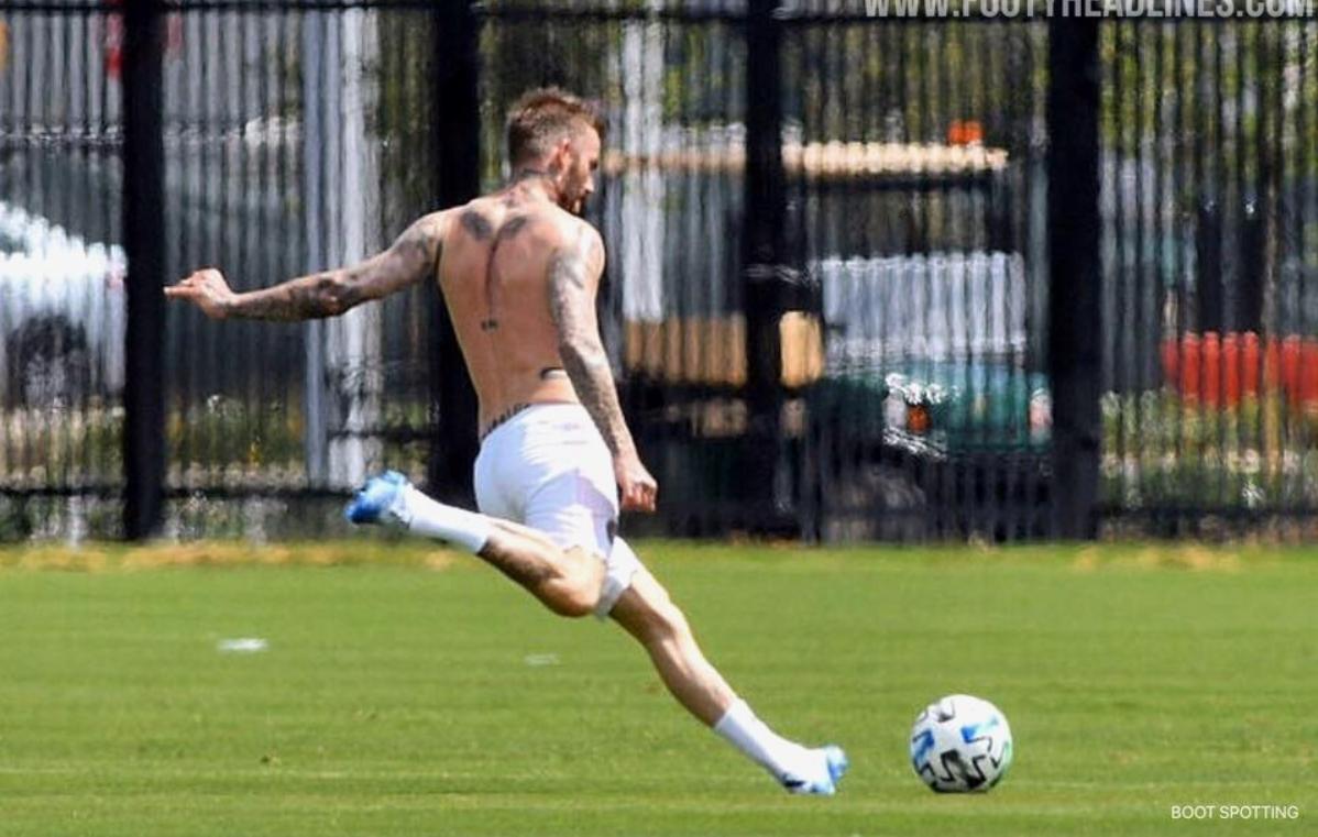 Beckham đi giày Adidas Nemeziz 