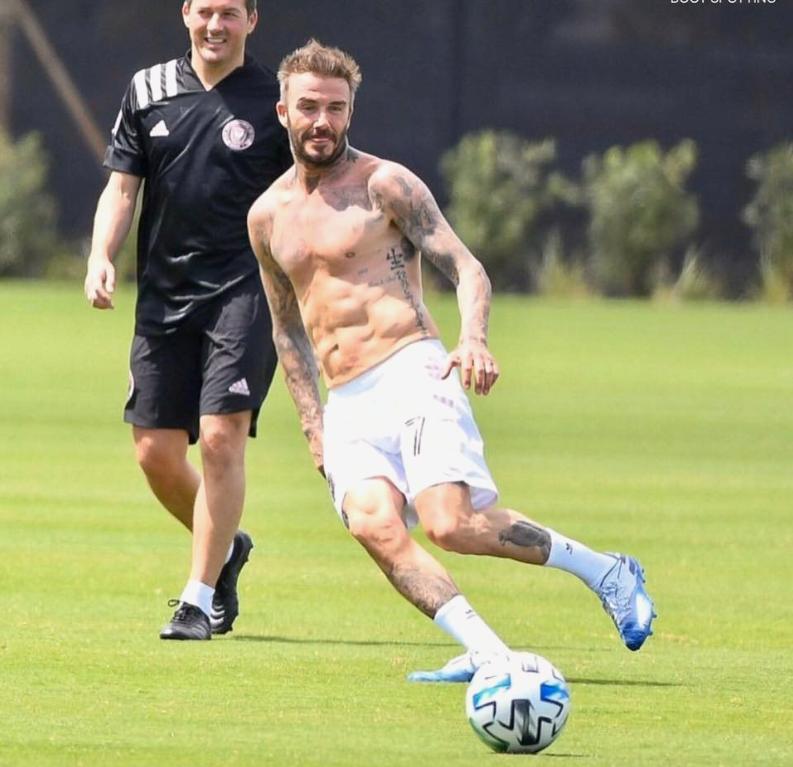 Beckham đi giày Adidas Nemeziz 
