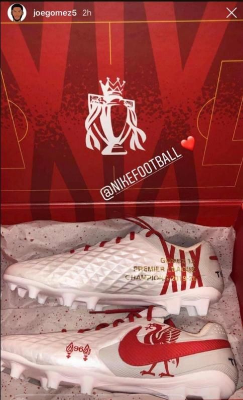 giày bóng đá Nike Liverpool