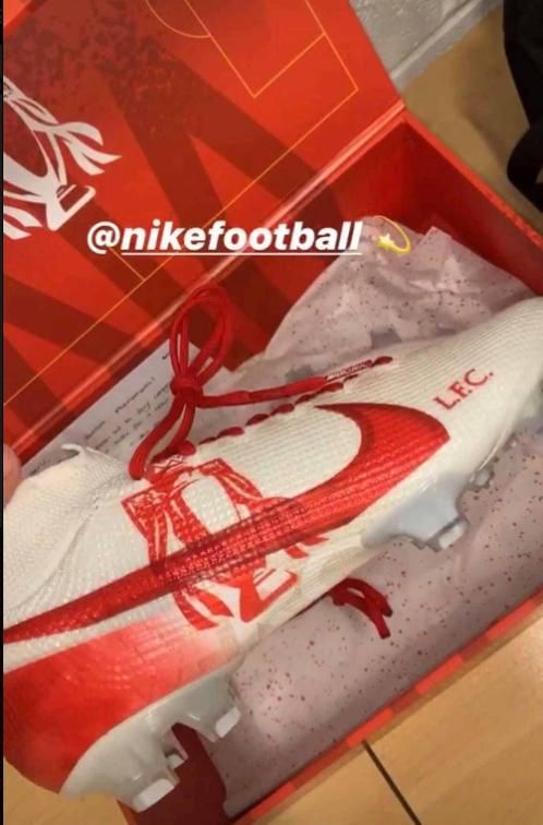 giày bóng đá Nike Liverpool
