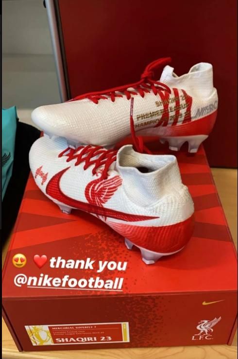 giày bóng đá Nike Liverpool
