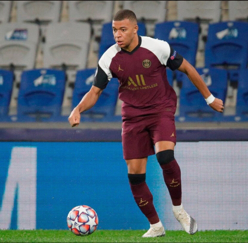 giày đá bóng của Mbappe