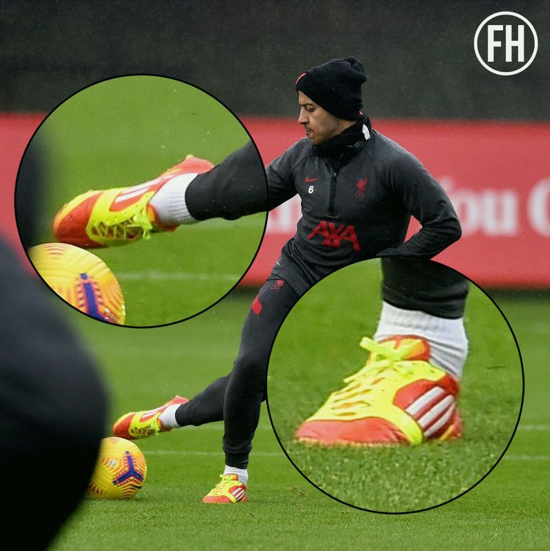 Thiago Alcantara tập luyện với một đôi Adidas F50 Adizero