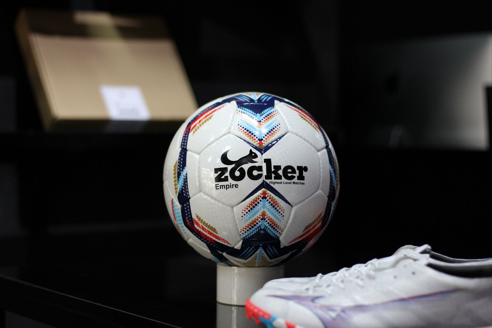 Bóng Zocker Empire ZK5-EN205
