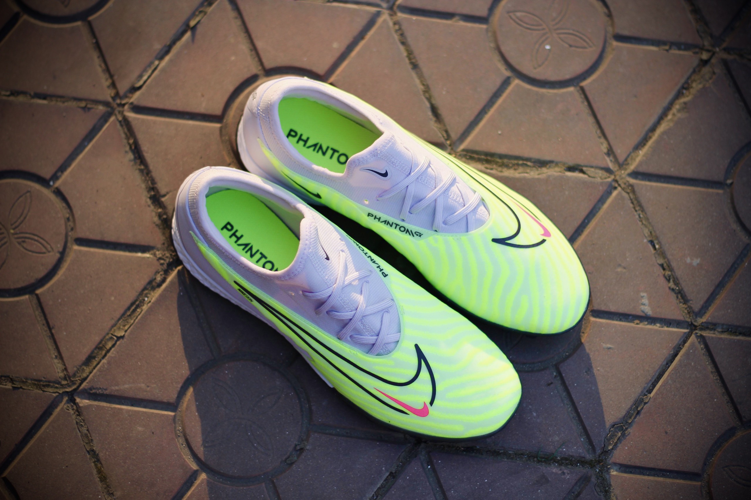 Giày Nike Phantom GX màu vàng chuối