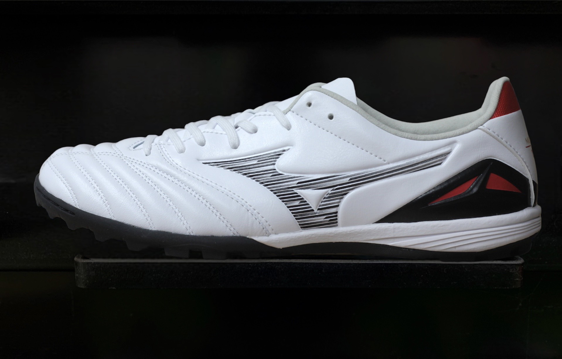 Giày bóng đá Mizuno Morelia Neo 4 Pro AS TF màu trắng P1GD233409