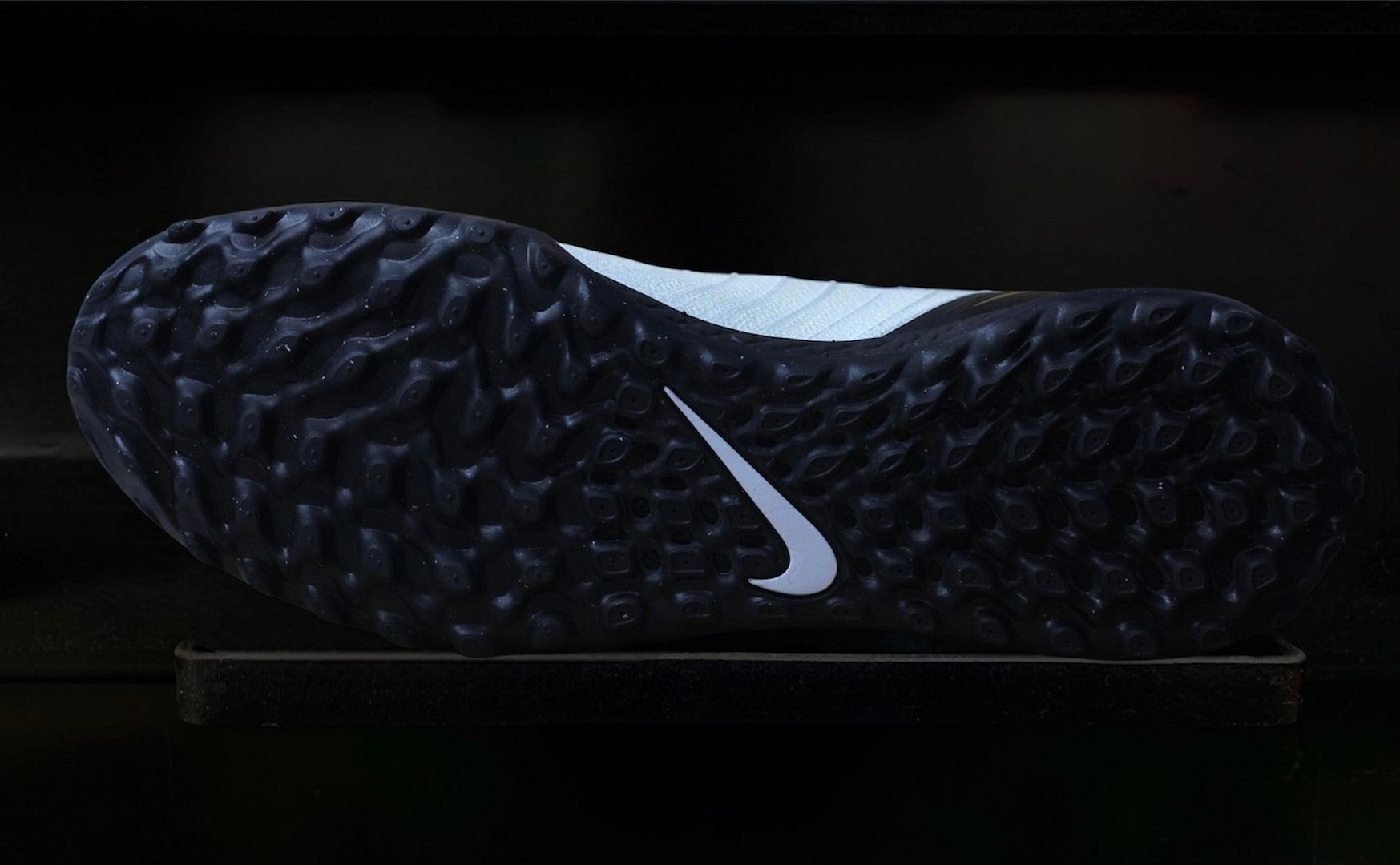 Nike Phantom GX 2 Pro TF màu trắng đen FJ2583-100