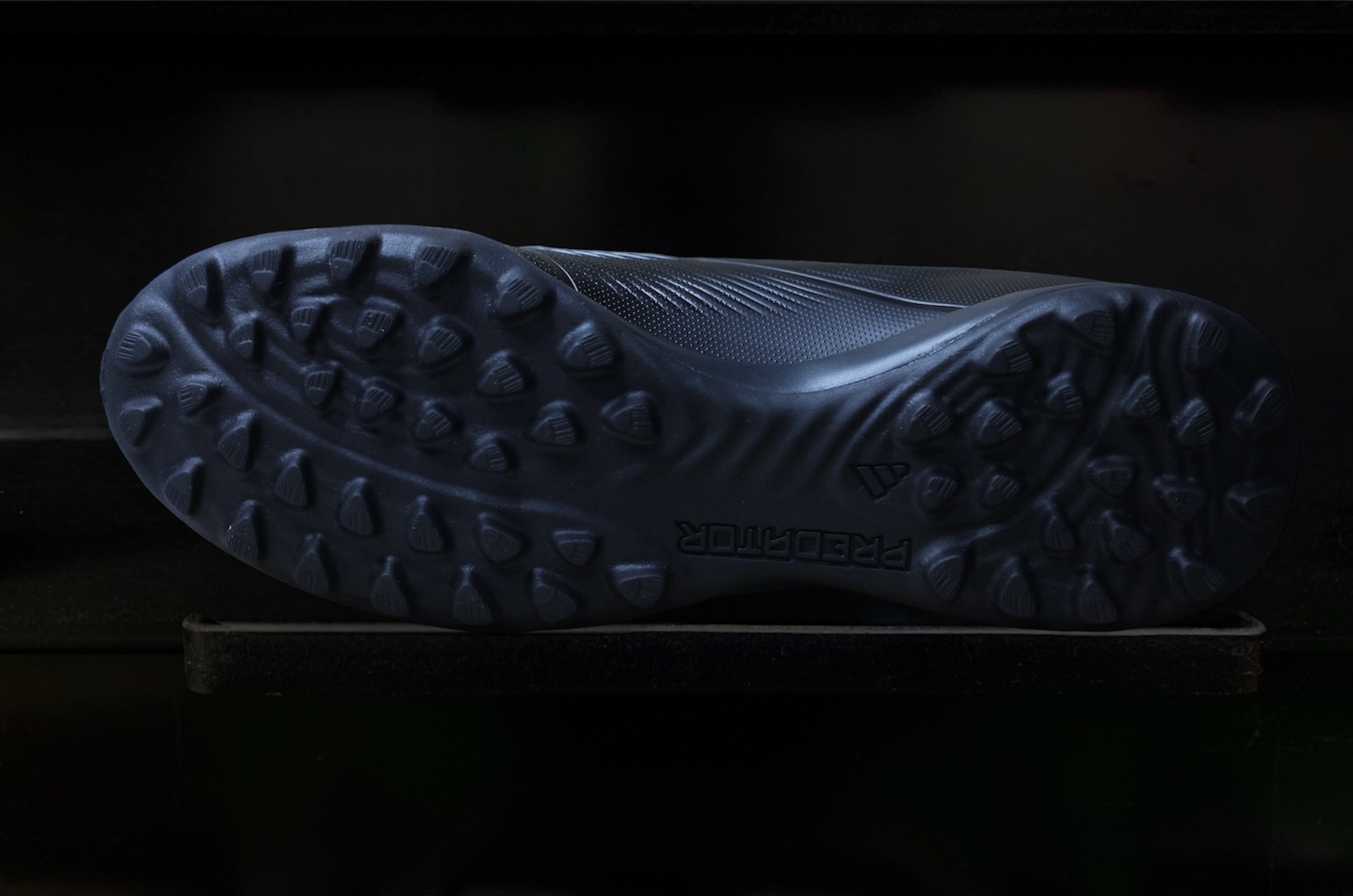 Adidas Predator League L TF màu carbon IE2614
