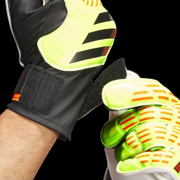 Adidas Predator Training màu vàng chuối GK Gloves IQ4026