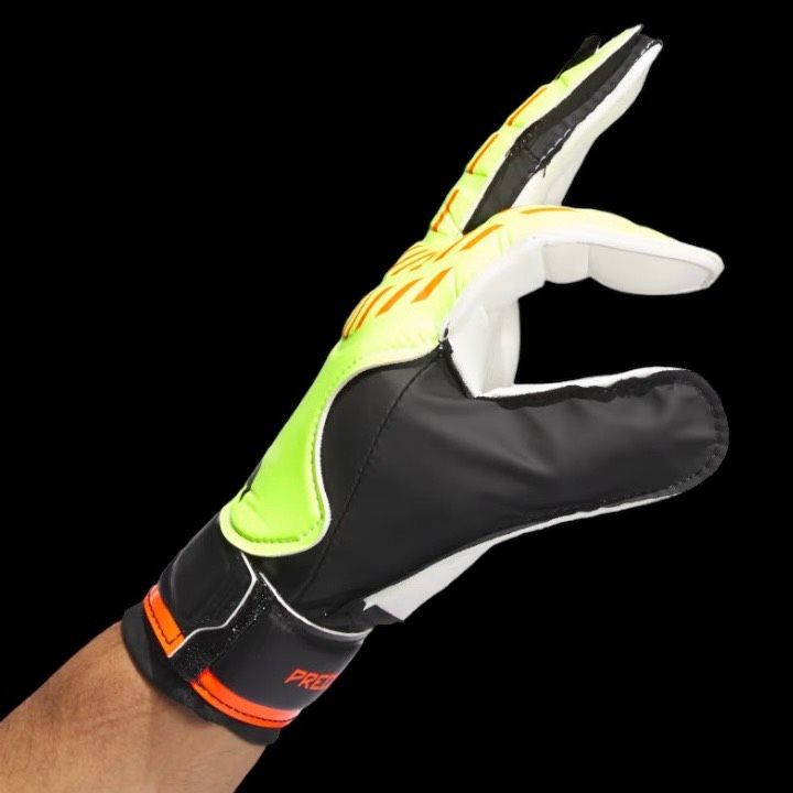 Adidas Predator Training màu vàng chuối GK Gloves IQ4026