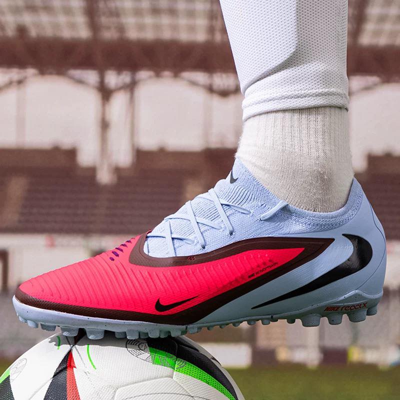 Nike Phantom 6 Pro TF trong bộ sưu tập Scary good cho mùa giải 2025-2026