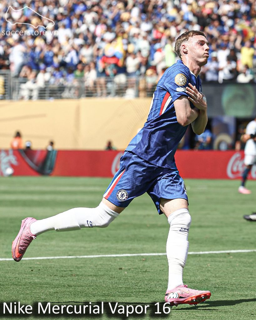Cole Palmer mang giày Nike Mercurial Vapor 16