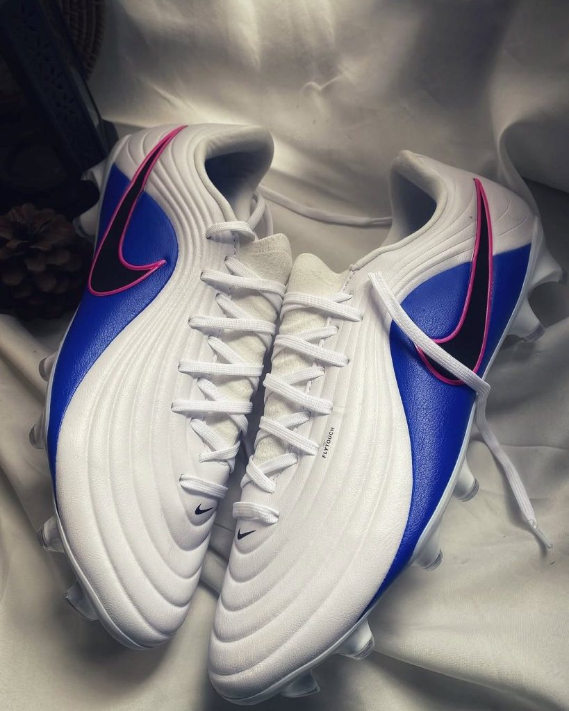 Phối màu đầu tiên của Nike Tiempo Maestro 2026