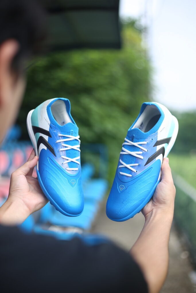 Kelme V-Mach 3.0.4 TF Royal Blue / White 8621ZX1423-409 màu Royal Blue