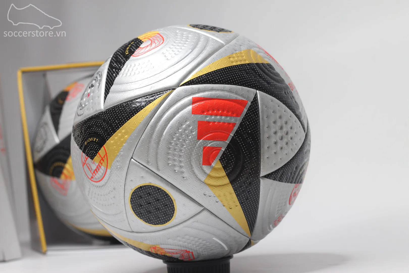 Bóng Adidas Fussballliebe Final Pro FIFA Quality Pro màu bạc IS7436