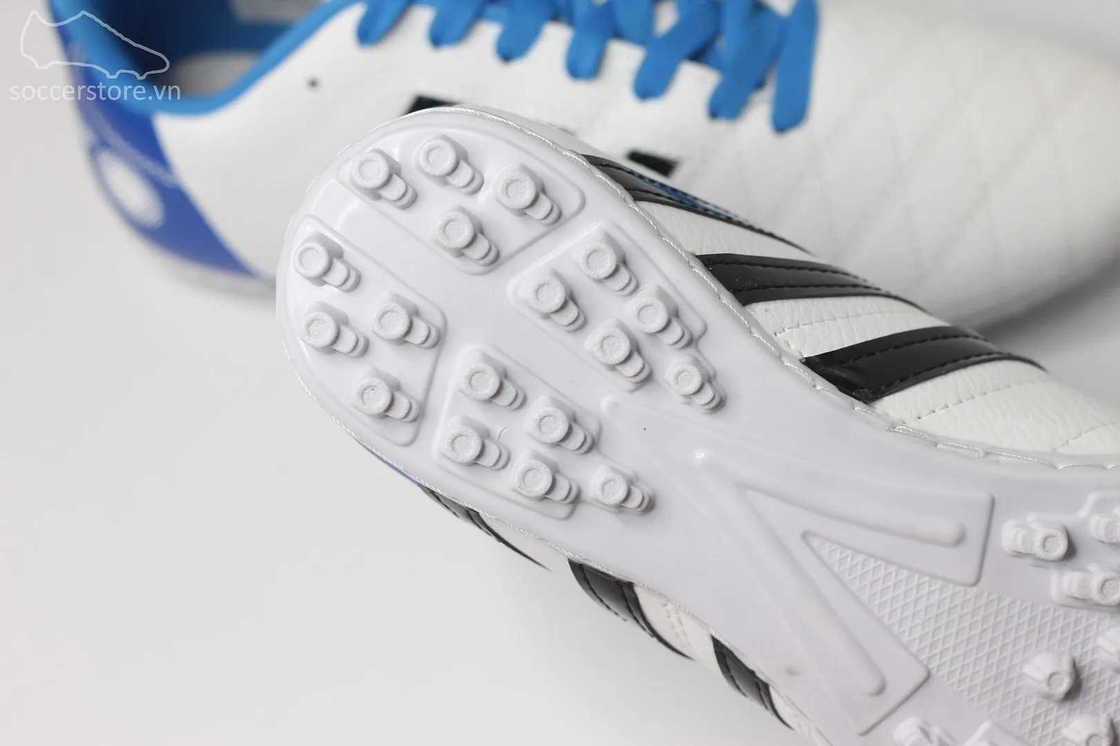 Giày bóng đá Wika Toni Kroos màu trắng xanh blue