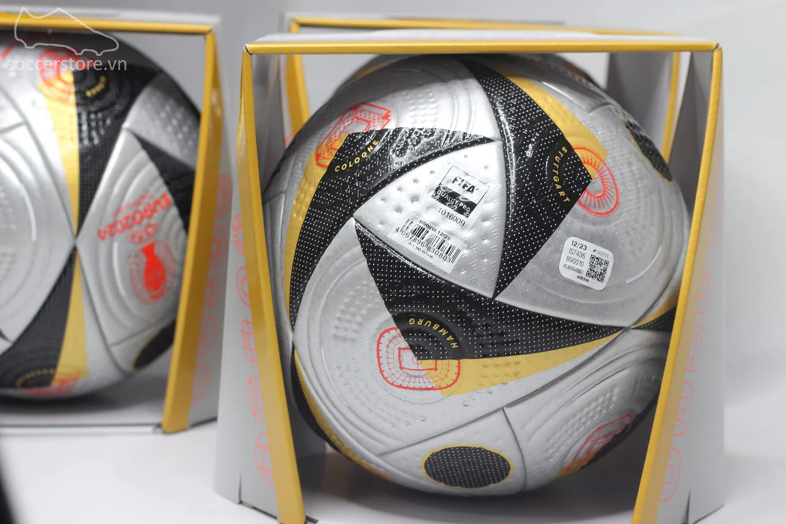 Bóng Adidas Fussballliebe Final Pro FIFA Quality Pro màu bạc IS7436