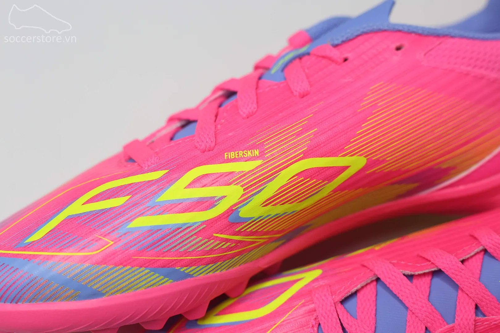 Giày bóng đá trẻ em Adidas F50 League TF J Kids màu hồng xanh IE3755 