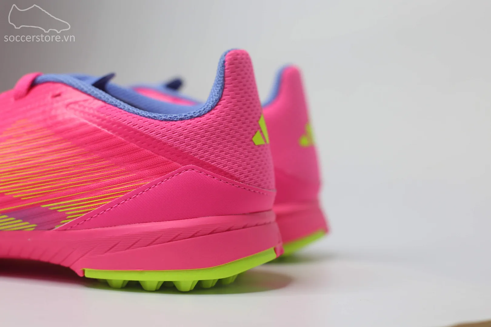 Giày bóng đá trẻ em Adidas F50 League TF J Kids màu hồng xanh IE3755 