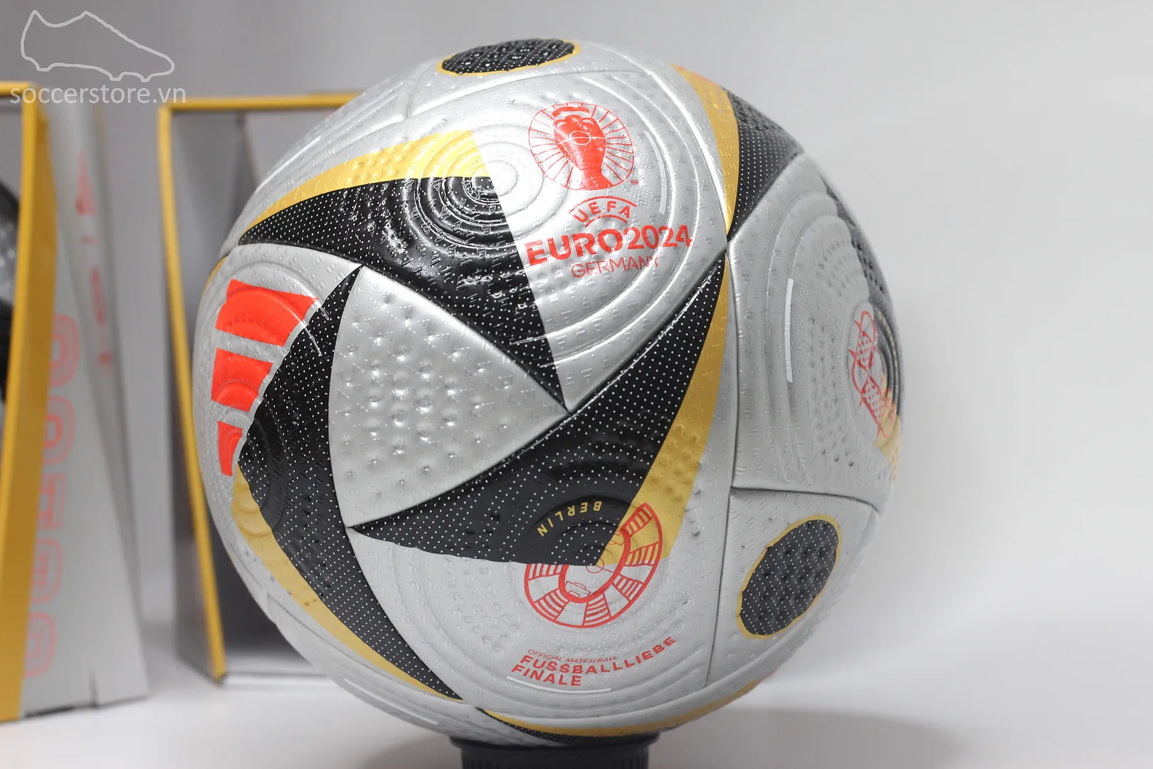 Bóng Adidas Fussballliebe Final Pro FIFA Quality Pro màu bạc IS7436