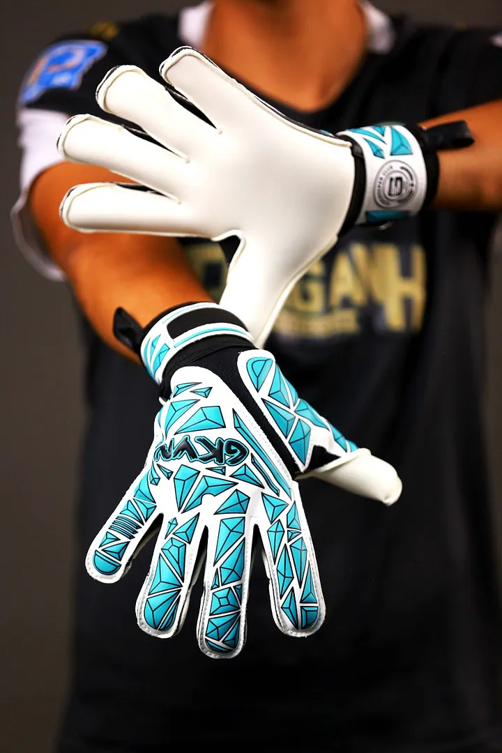 Găng tay thủ môn GKVN Trường Sơn Ultimate GiGa Grip màu xanh mint